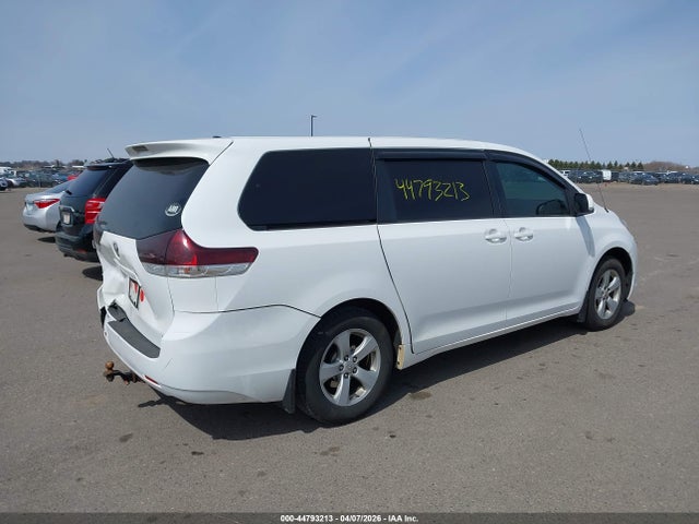 Toyota Sienna Le 8 Passenger