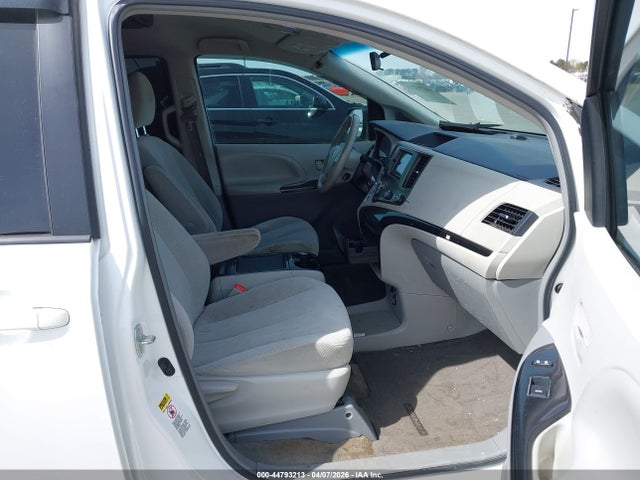 Toyota Sienna Le 8 Passenger