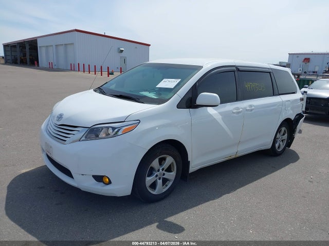 Toyota Sienna Le 8 Passenger