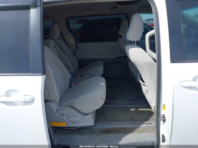 Toyota Sienna Le 8 Passenger