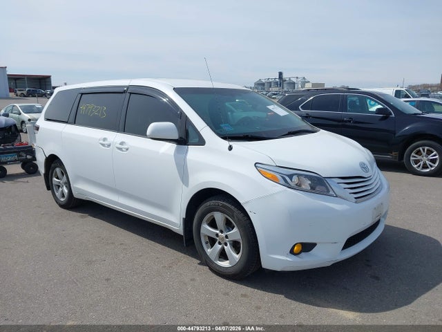 Salvage Toyota Sienna Image