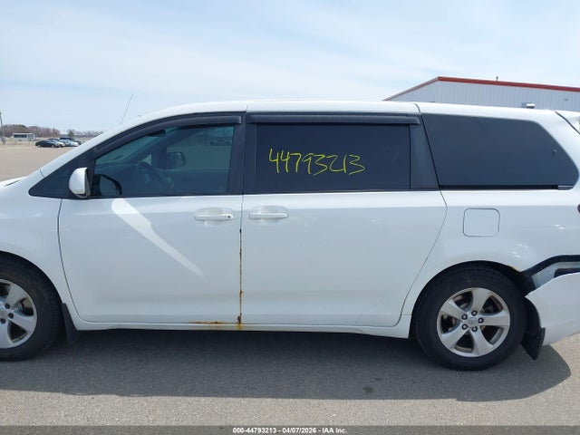 Toyota Sienna Le 8 Passenger