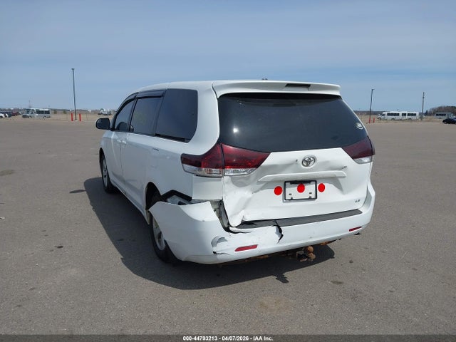 Toyota Sienna Le 8 Passenger