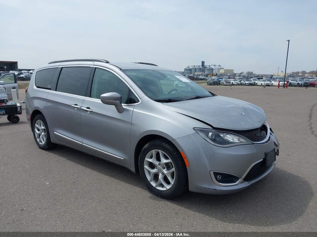 Salvage Chrysler Pacifica Image