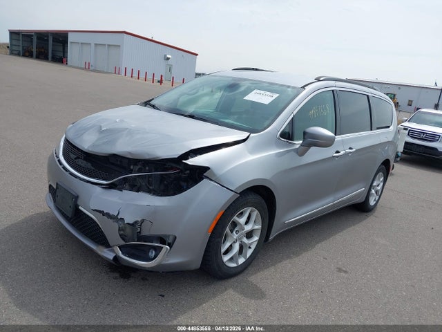 Chrysler Pacifica Touring-l