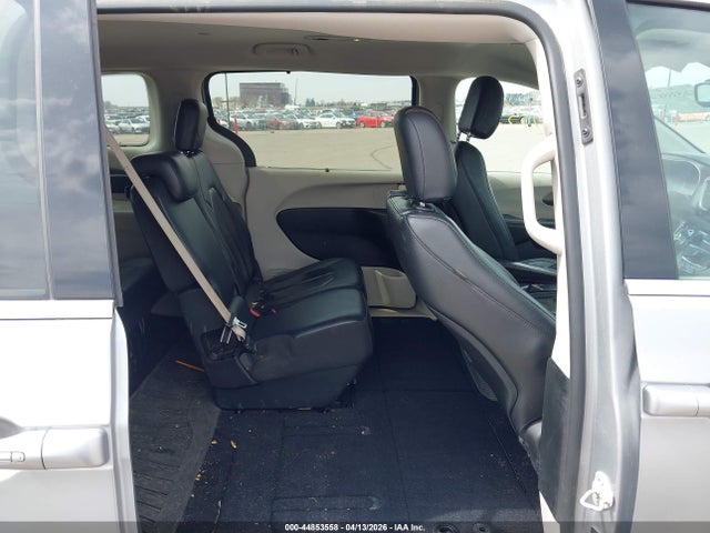 Chrysler Pacifica Touring-l