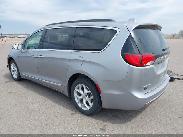Chrysler Pacifica Touring-l