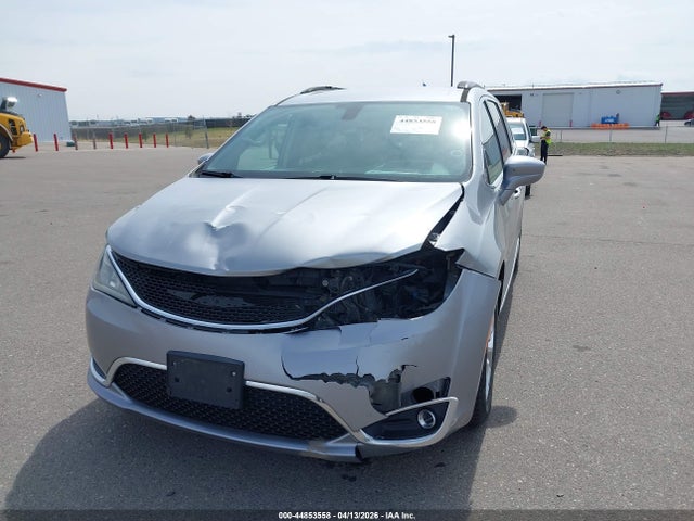 Chrysler Pacifica Touring-l