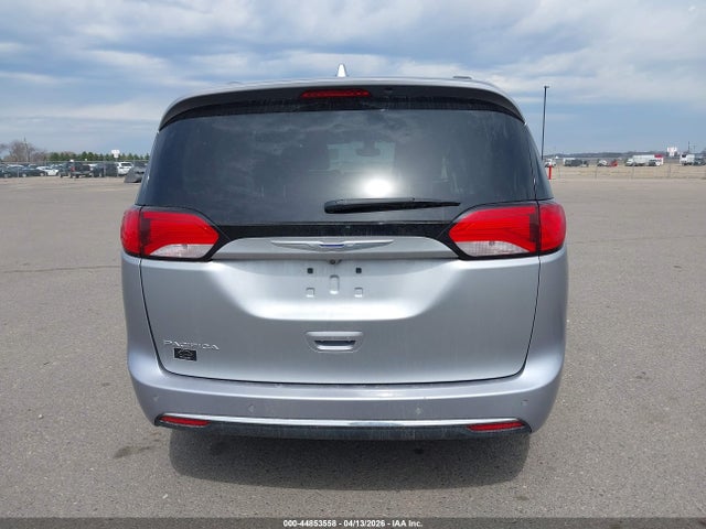 Chrysler Pacifica Touring-l