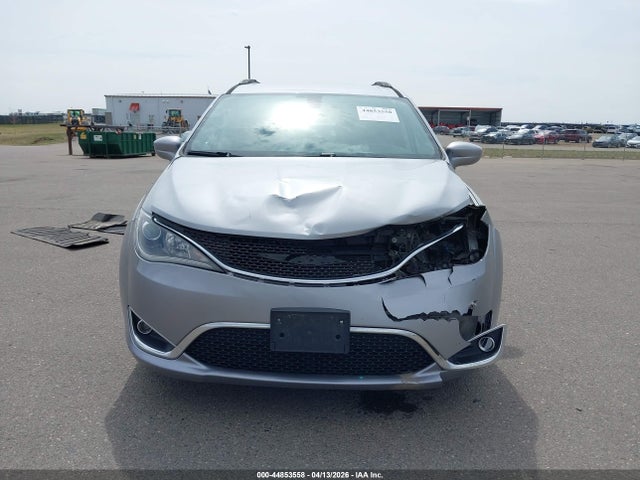 Chrysler Pacifica Touring-l
