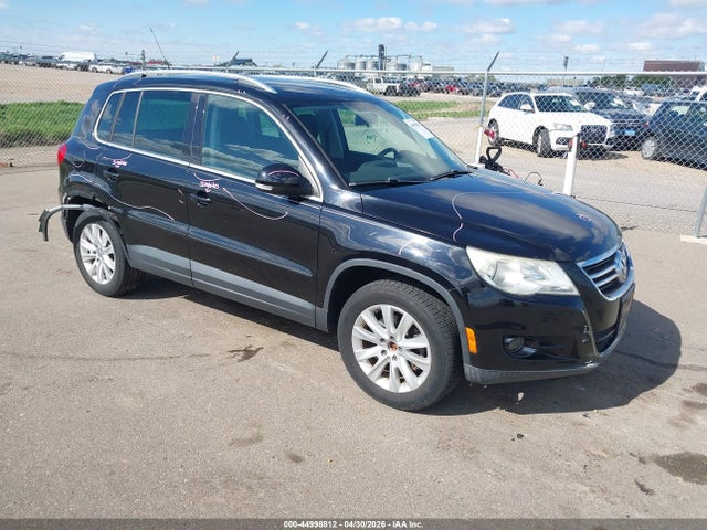 Salvage Volkswagen Tiguan Image