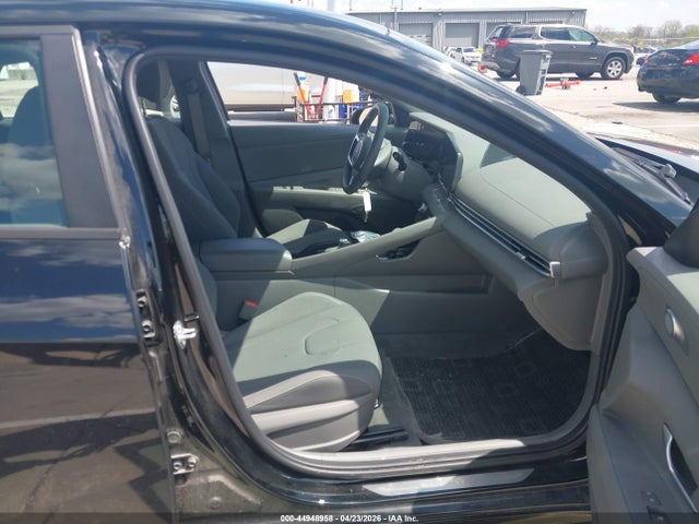 Hyundai ELANTRA Sel
