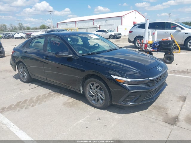 Salvage Hyundai ELANTRA Image