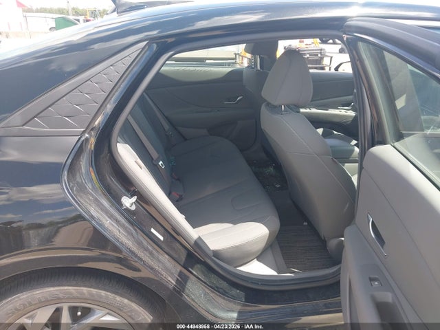 Hyundai ELANTRA Sel