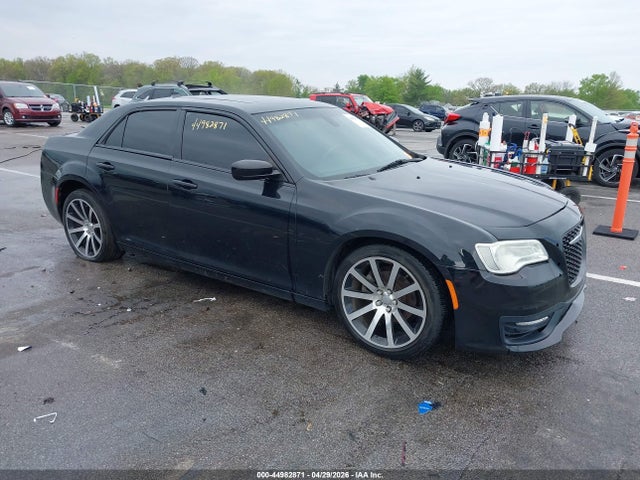 Salvage Chrysler 300 Image