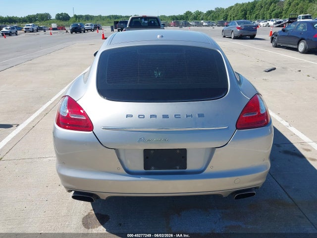 Porsche Panamera 4