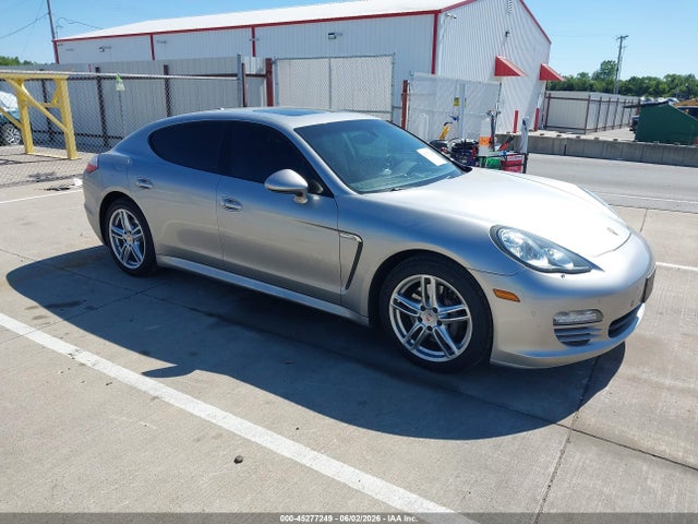 Salvage Porsche Panamera Image