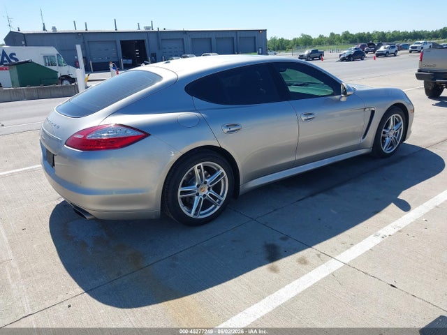 Porsche Panamera 4