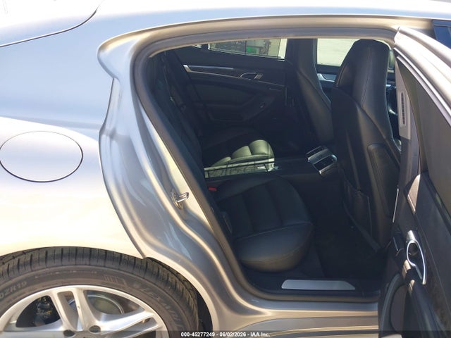 Porsche Panamera 4