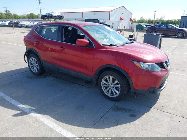 Salvage Nissan Rogue Image