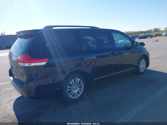 Toyota Sienna Xle V6