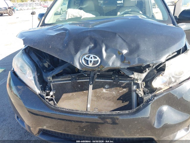 Toyota Sienna Xle V6