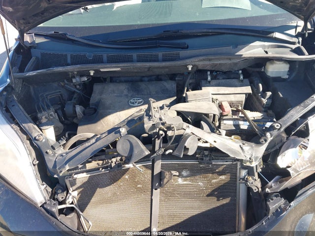 Toyota Sienna Xle V6