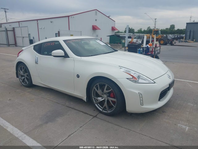 Salvage Nissan 370Z Image