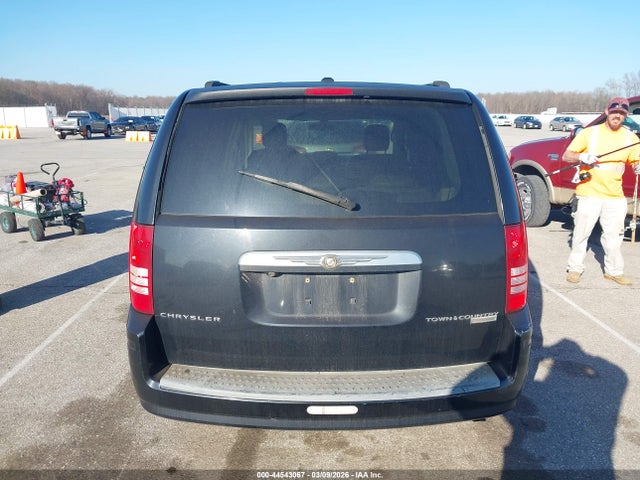 Chrysler Town & Country Touring