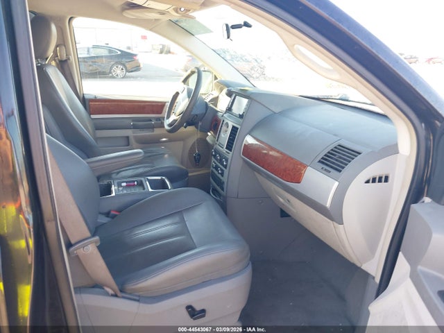 Chrysler Town & Country Touring