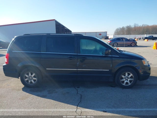 Chrysler Town & Country Touring