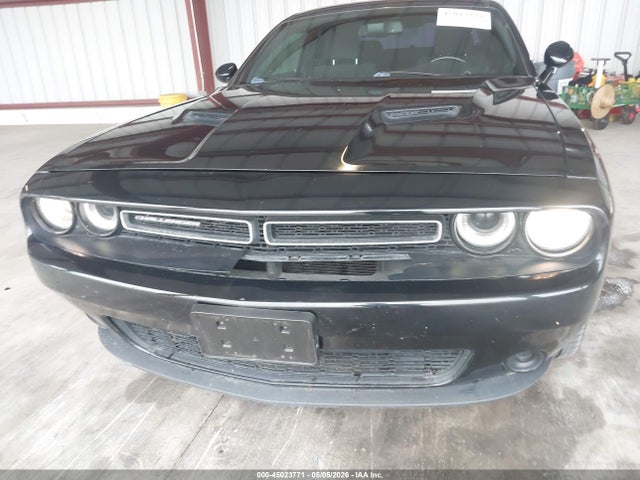 Dodge Challenger Sxt