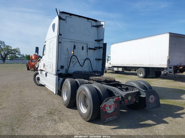 Freightliner New Cascadia 126