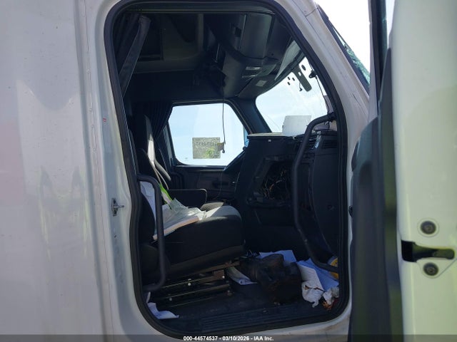 Freightliner New Cascadia 126