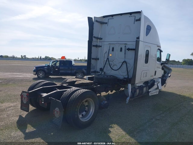 Freightliner New Cascadia 126