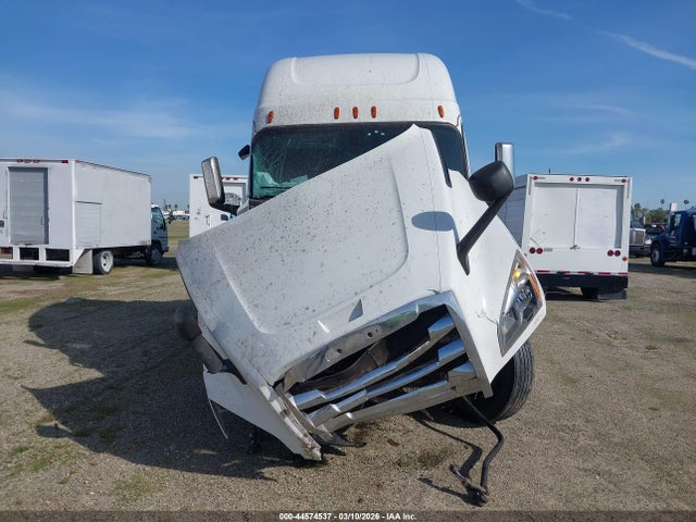 Freightliner New Cascadia 126