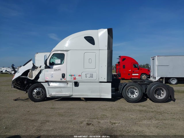 Freightliner New Cascadia 126