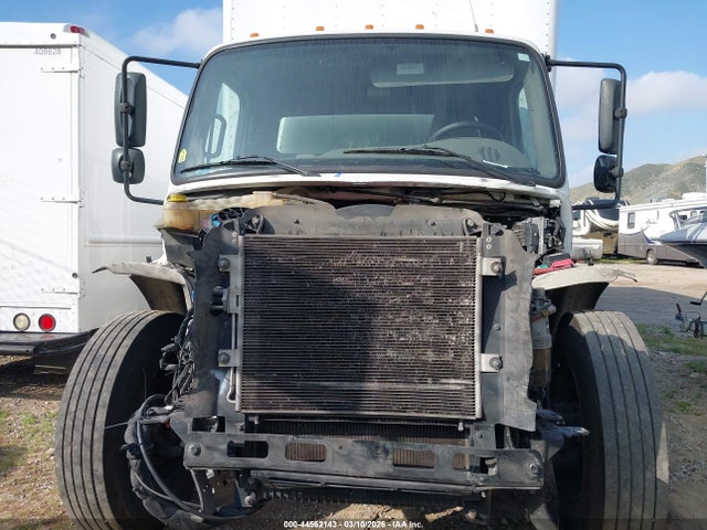 Freightliner M2 106