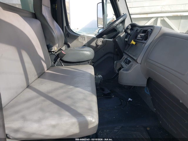 Freightliner M2 106