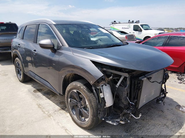 Salvage Nissan Rogue Image