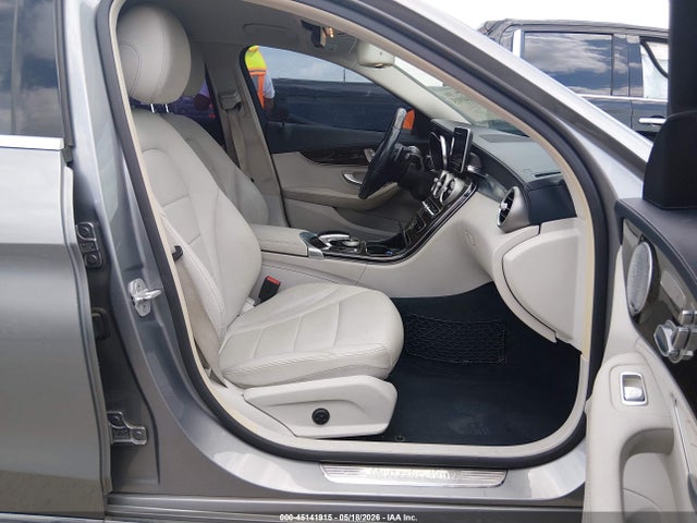 Mercedes-Benz C-Class Luxury