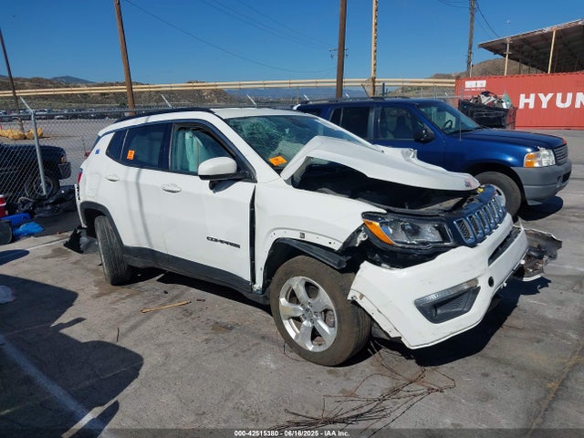 Salvage Jeep Compass Image
