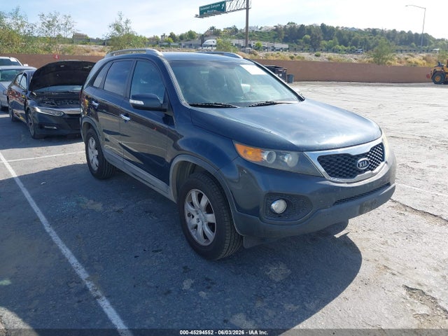 Salvage Kia Sorento Image
