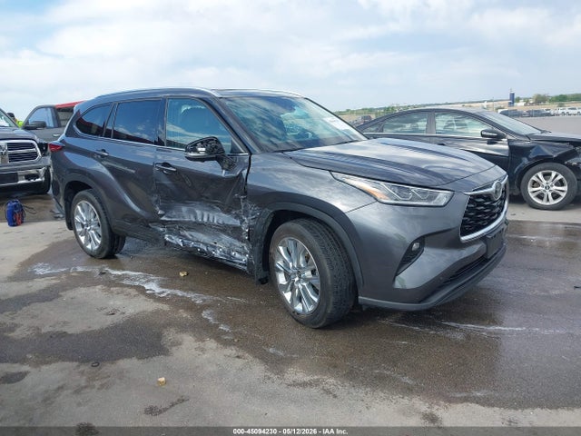 Salvage Toyota Highlander Image
