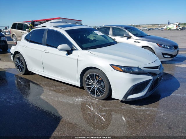 Salvage Toyota Camry Image