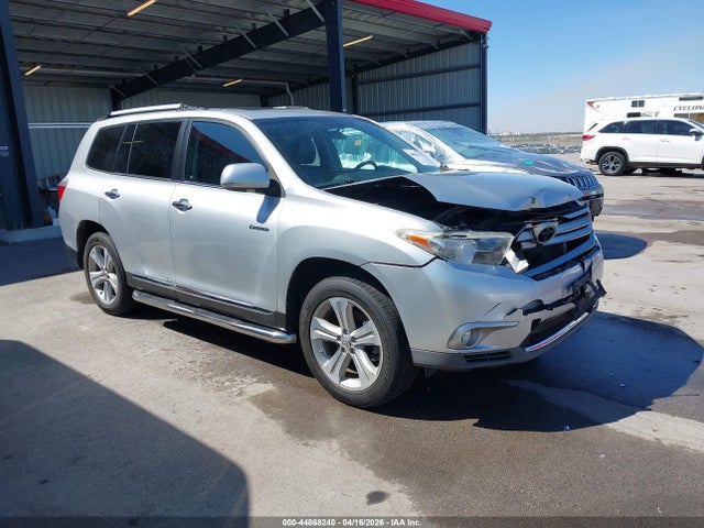 Salvage Toyota Highlander Image