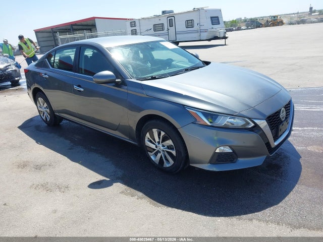 Salvage Nissan Altima Image