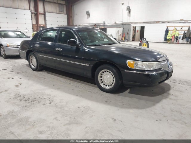 Salvage Lincoln Towncar Image