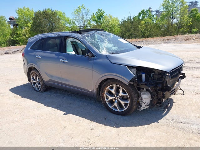 Salvage Kia Sorento Image