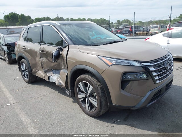 Salvage Nissan Rogue Image